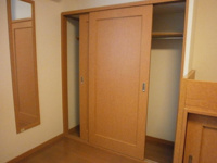 明るい色調の室内です