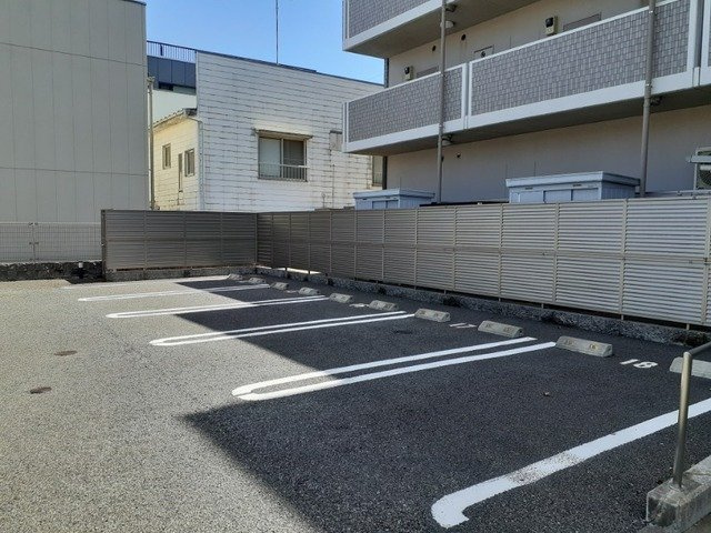 駐車場があるので、車を買う予定の方も安心です