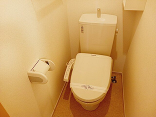 コンパクトで使いやすいトイレです
