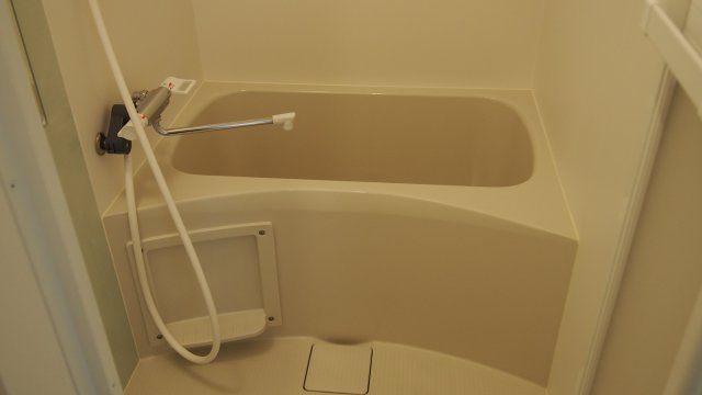 コンパクトで使いやすいお風呂です