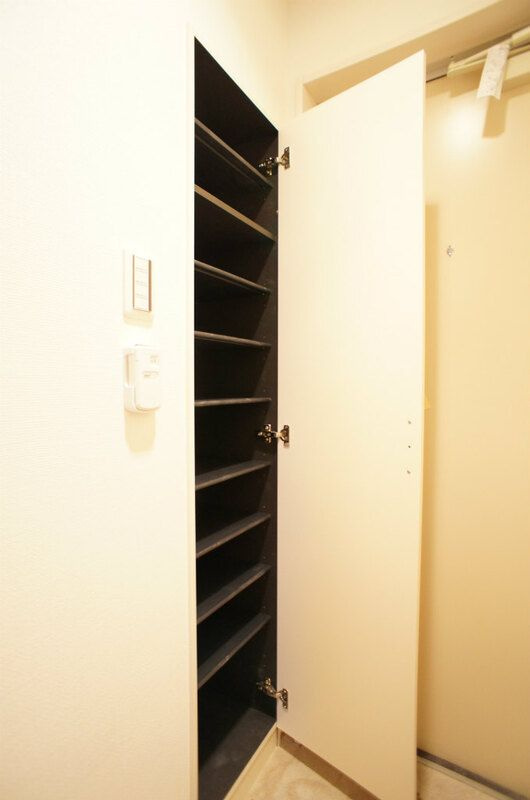 鎌倉市小袋谷１丁目の賃貸マンションの玄関