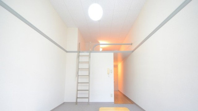 開放的な寝室です