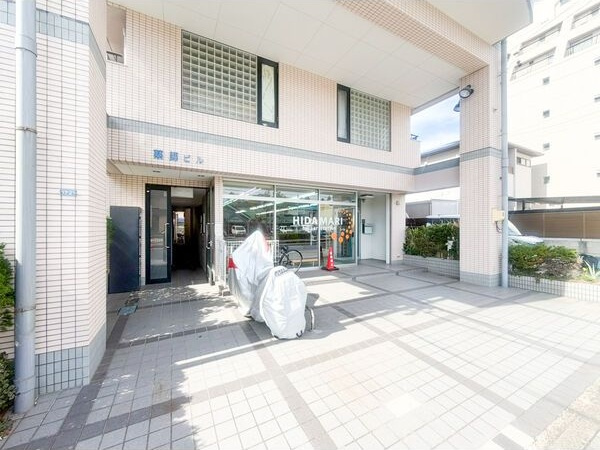 薬師ビルのエントランス