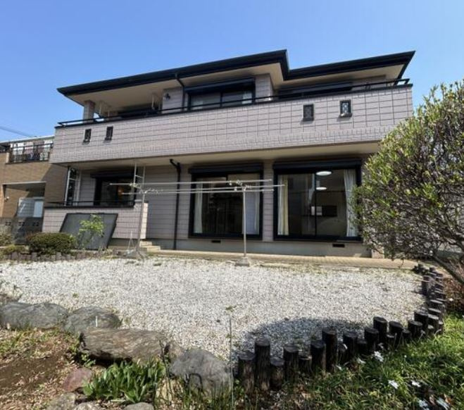 【二世帯住宅】鶴ヶ島市鶴ヶ丘中古住宅の外観|水周り別の二世帯住宅です