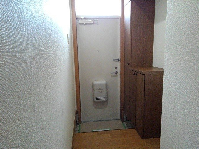 収納もある玄関です