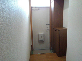 収納もある玄関です