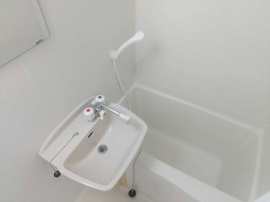 日々の疲れを癒すお風呂付です