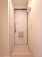 毎日通る玄関はこちらです