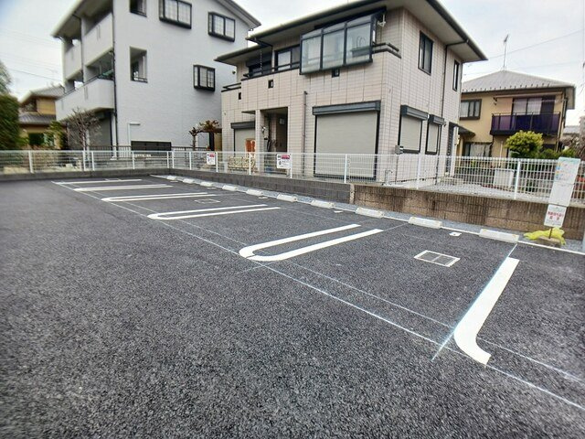 駐車場があるので、車を買う予定の方も安心です