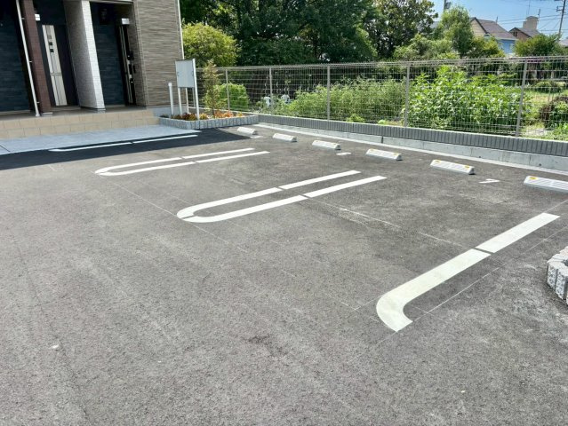 クレシェントの駐車場