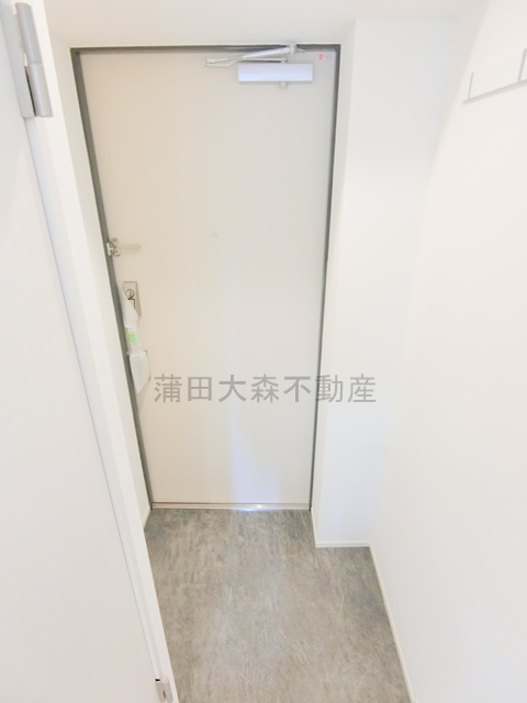 ADORE URBAN大森町Aの玄関