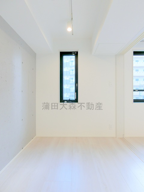 ADORE URBAN大森町Aの居間・リビング|洋室3.4帖
