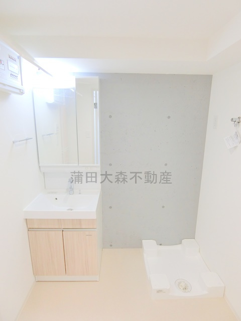 ADORE URBAN大森町Aの洗面所|洗面脱衣所　独立洗面台　洗濯機置き場