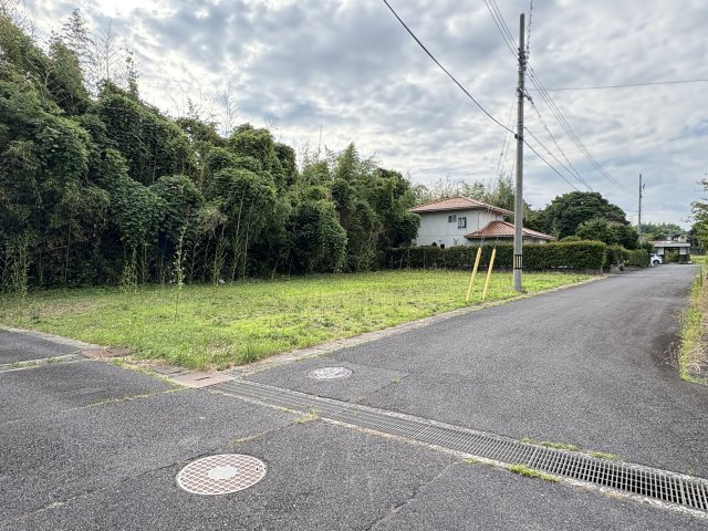 米子市淀江町西尾原　売土地の前面道路含む現地写真
