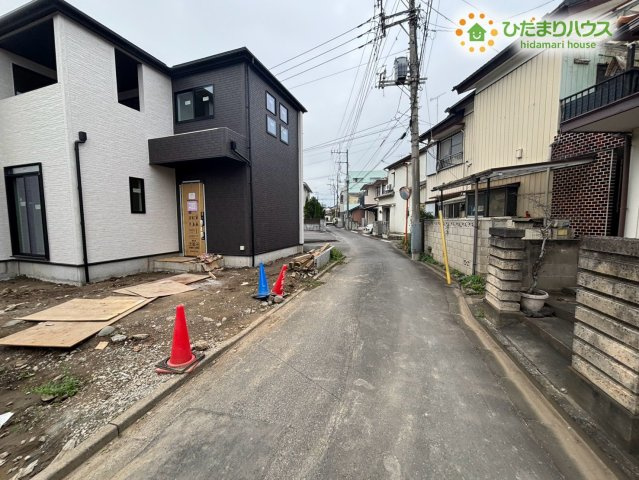 行田市旭町　新築一戸建て　グラファーレ　01の前面道路含む現地写真