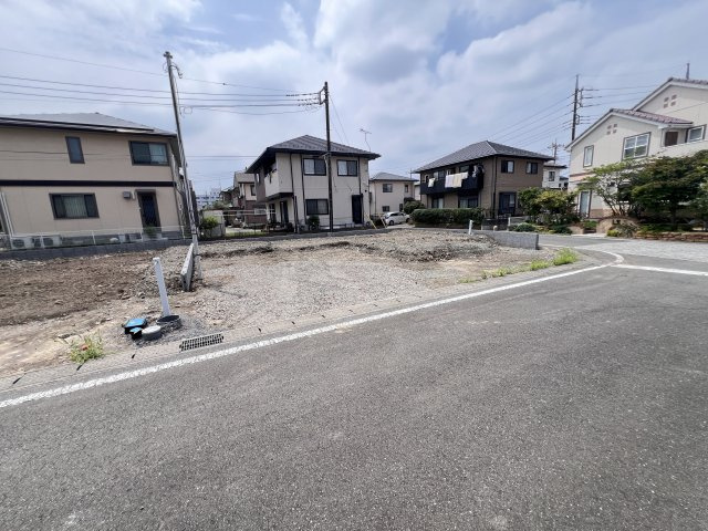 新築　藤岡市藤岡　Blooming　Garden　１号棟の外観|現地写真　2026年10月完成予定！類似物件のご内覧等、お気軽にお問合せください♪　							
　							
