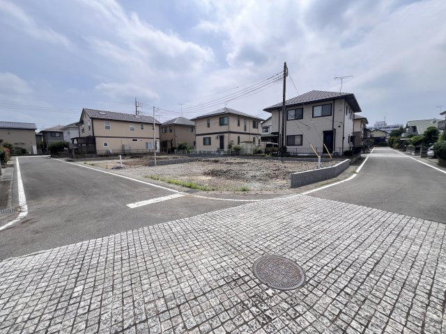 新築　藤岡市藤岡　Blooming　Garden　１号棟の前面道路含む現地写真|現地写真　北側接道幅員約5.4ｍ　東側接道幅員約5.5ｍ