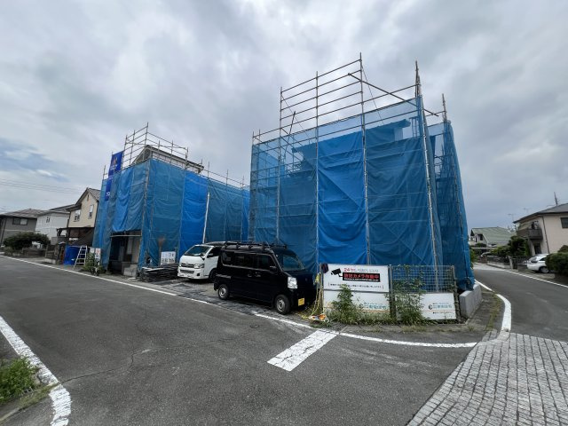 新築　藤岡市藤岡　Blooming　Garden　１号棟の前面道路含む現地写真|現地写真　北側接道幅員約5.4ｍ　東側接道幅員約5.5ｍ