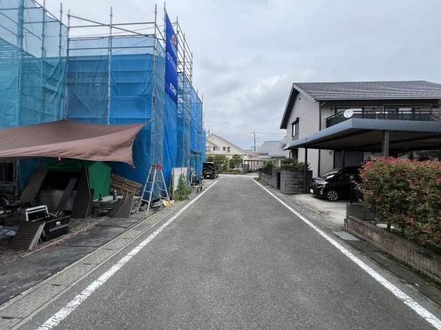 新築　藤岡市藤岡　Blooming　Garden　１号棟の駐車場|現地写真　駐車スペースは並列2台+1台分可能です！
