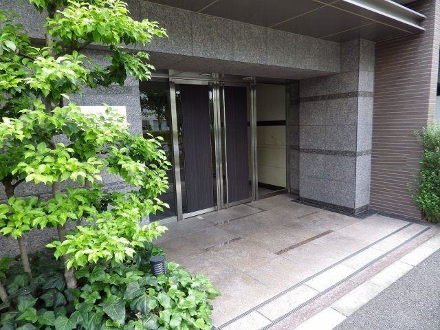 エコロジー白山レジデンスのエントランス