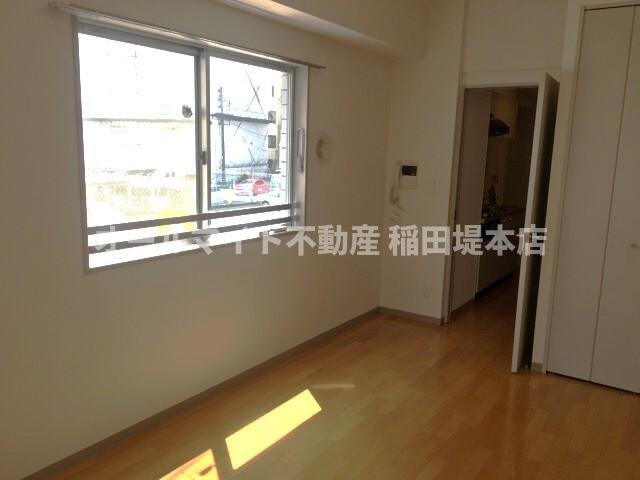 川崎市多摩区登戸の賃貸マンションの居間・リビング