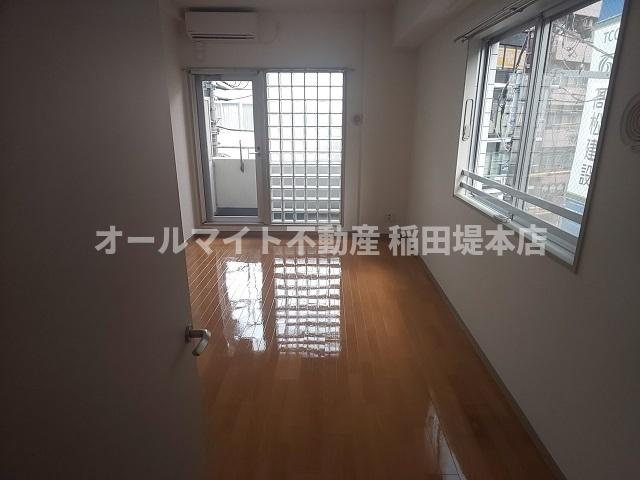 川崎市多摩区登戸の賃貸マンションの居間・リビング|★お部屋探しはオールマイト不動産までご相談下さい♪