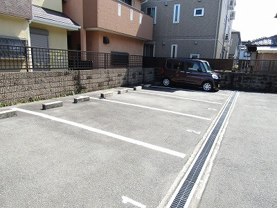 ラサンテの駐車場