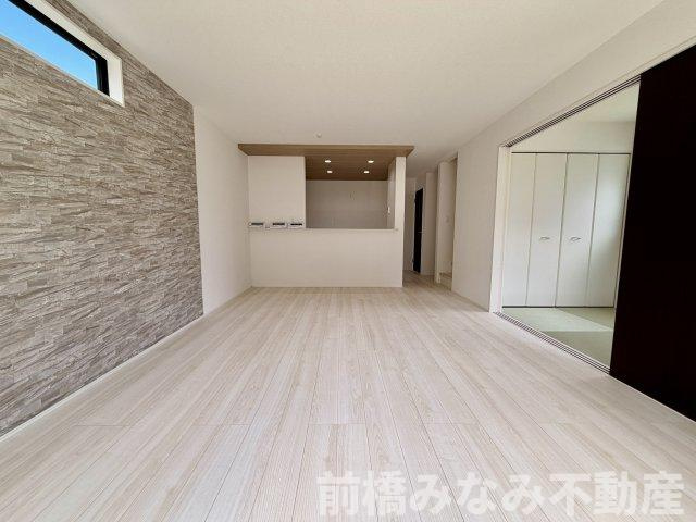 【新築】前橋市関根町　１号棟(全３棟)　グラファーレ　新築建売分譲の居間・リビング
