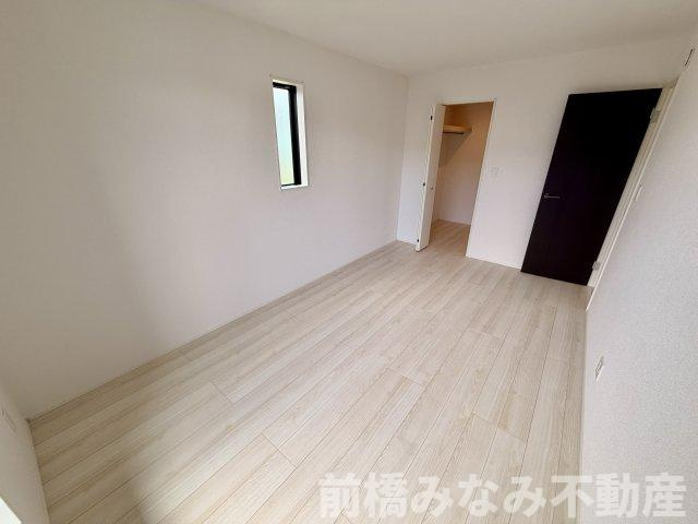 【新築】前橋市関根町　１号棟(全３棟)　グラファーレ　新築建売分譲の洋室