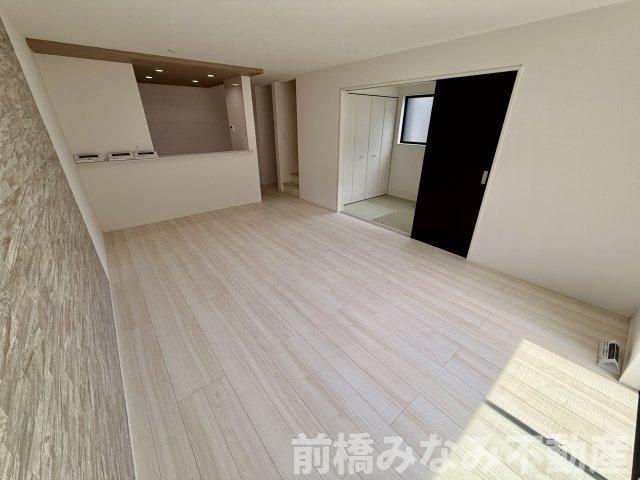 【新築】前橋市関根町　１号棟(全３棟)　グラファーレ　新築建売分譲の居間・リビング