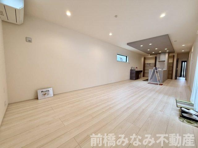 【新築平屋】高崎市塚田町　限定１棟　リーブルガーデン　新築建売の居間・リビング|こちらのリビングで趣味の時間をお楽しみください