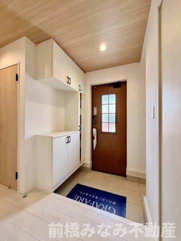 【新築】前橋市日吉町３期　限定１棟　グラファーレ　新築建売の玄関|落ち着いた玄関です