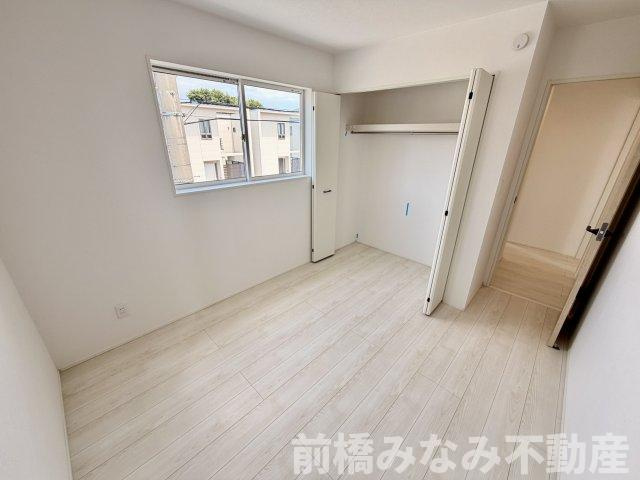 【新築】前橋市日吉町３期　限定１棟　グラファーレ　新築建売の洋室|広々とした洋室です