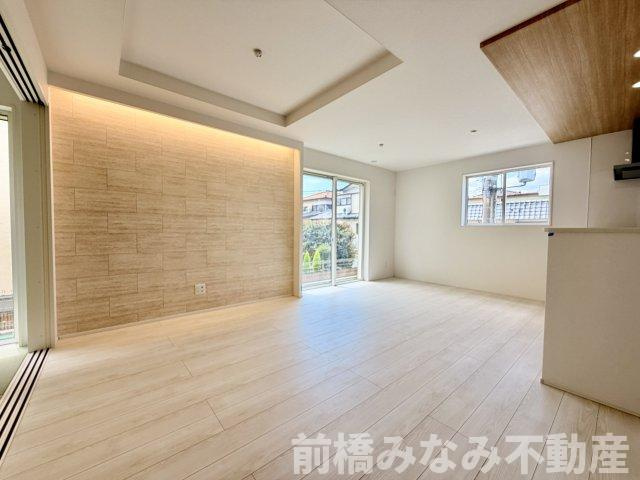 【新築】前橋市日吉町３期　限定１棟　グラファーレ　新築建売の居間・リビング|ゆったりとしたリビングです