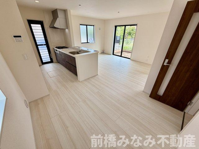 【新築】安中市板鼻　３号棟(全３棟)　リーブルガーデン　新築建売分譲の居間・リビング|ゆったり過ごせる居間です