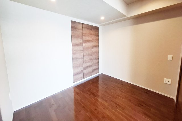 グランドパレス古市の洋室|洋室3：LDKに面したお部屋です。
