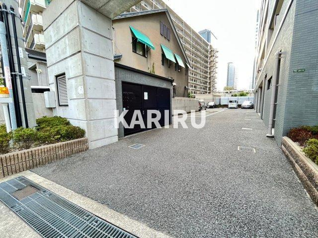 アルバTの駐車場