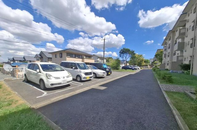 金剛第2団地住宅147号棟の駐車場|駐車場