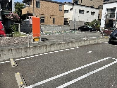 レオネクストコージーハウス赤坂の駐車場