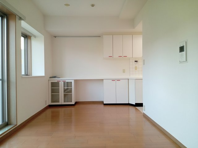 川崎市多摩区登戸の賃貸マンションの居間・リビング
