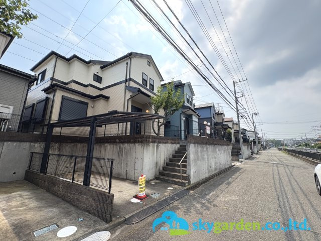 藤沢市大庭　中古戸建の前面道路含む現地写真|前面道路含む現地写真です