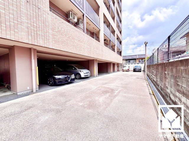ライオンズマンション京都河原町第３の駐車場