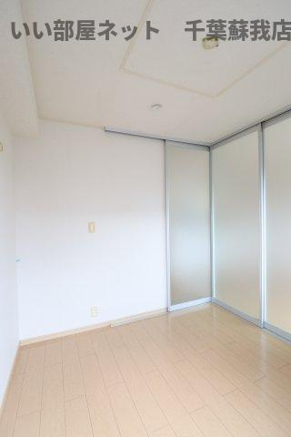 ラベンダーの洋室|広々とした洋室です