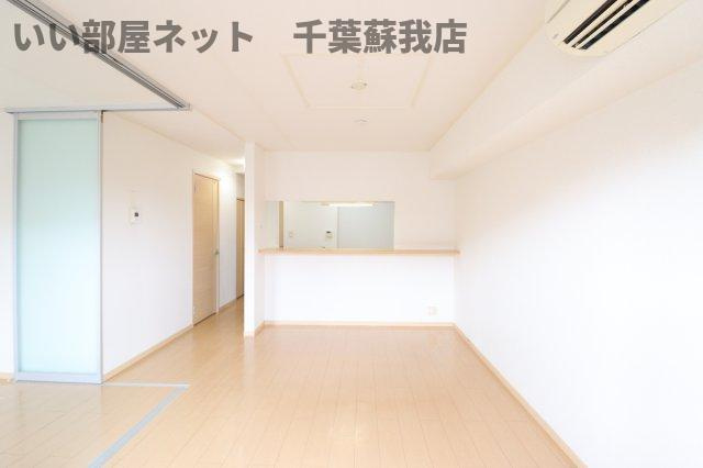 ラベンダーの居間・リビング|こちらの居間で趣味の時間をお楽しみください