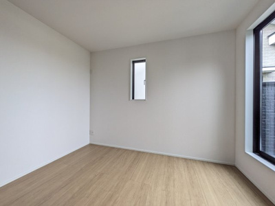 【洋室】 | 【南区向洋新町】広々LDKとたっぷりの陽光。ゆとりが心地よい安心の住まい