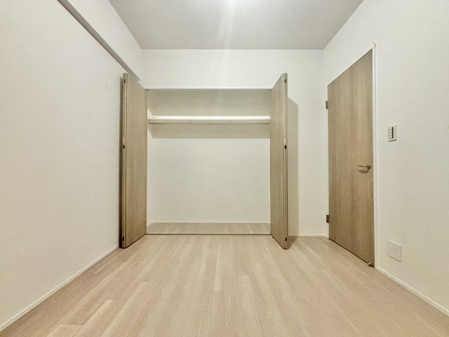 八尾市若林町１丁目の中古マンションの洋室