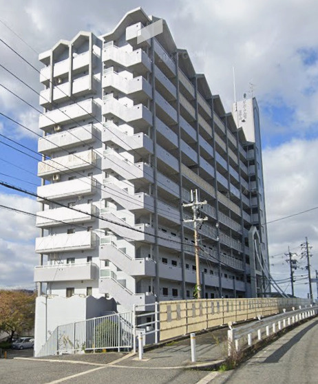 柏原市石川町の中古マンションの外観