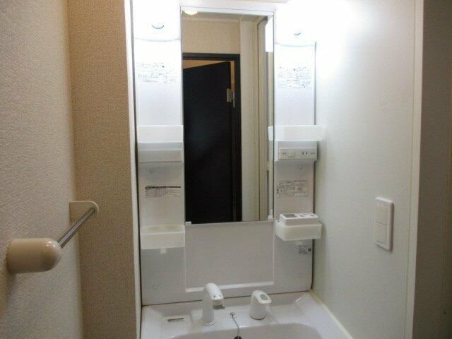 川口市栄町１丁目の賃貸マンションの独立洗面台|※別部屋参考写真