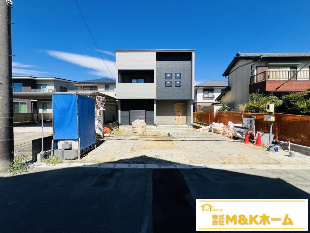 半田市大松町2丁目　全2棟　2号棟の外観|R8.8.25撮影　並列駐車2台可能☆