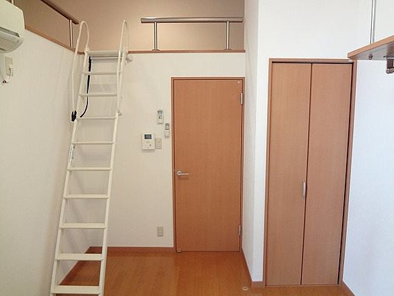 ロフティ大北小路の洋室